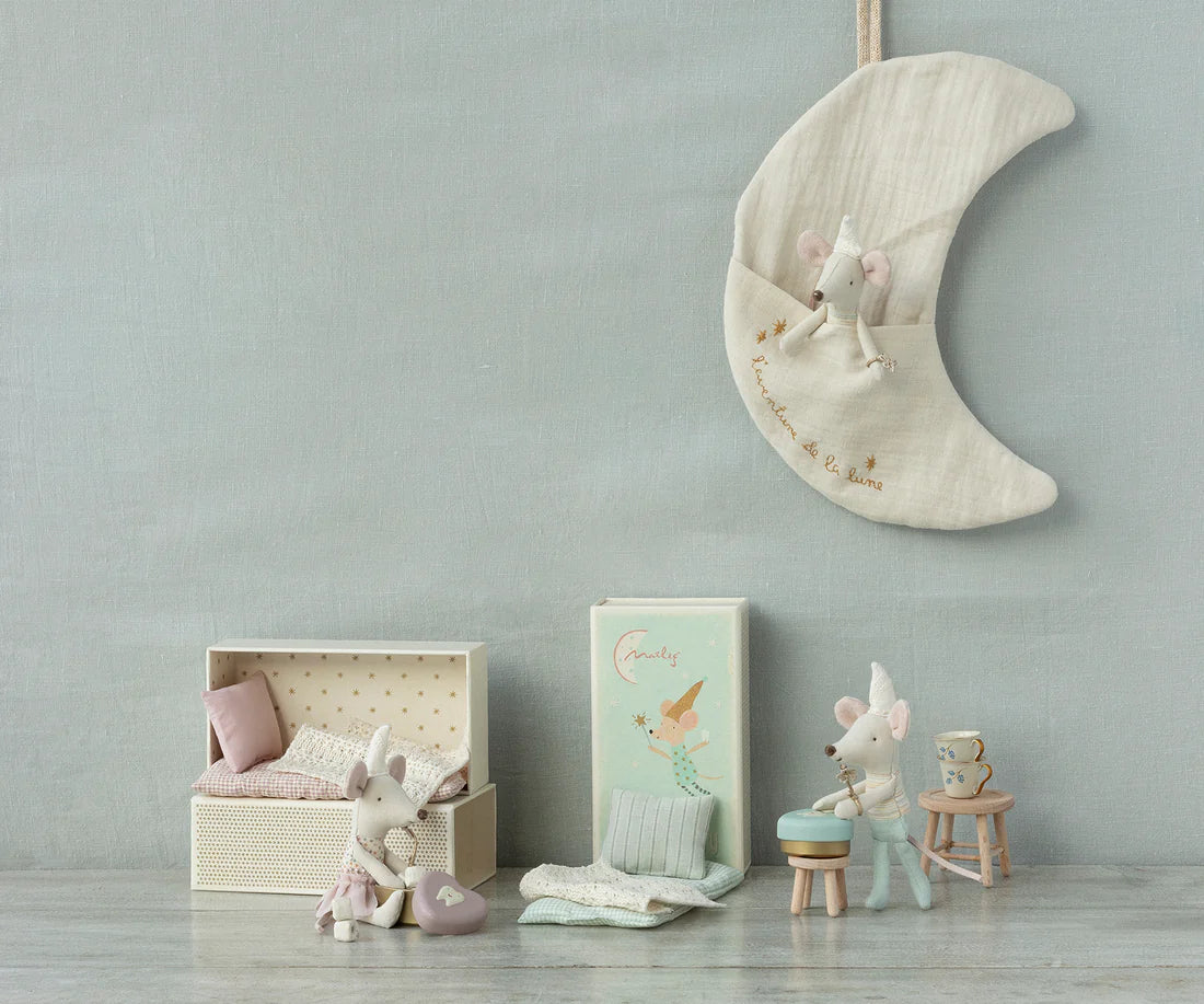 Hanging Moon for Mouse