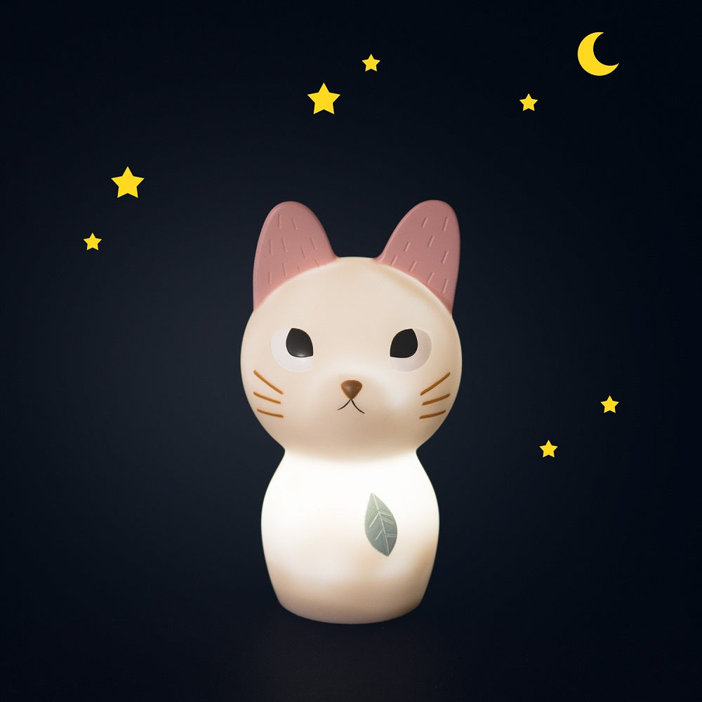 Apres la Pluie - Cat Nighlight