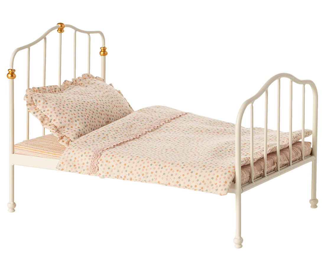 Vintage Bed for Mum + Dad Mouse - Off White