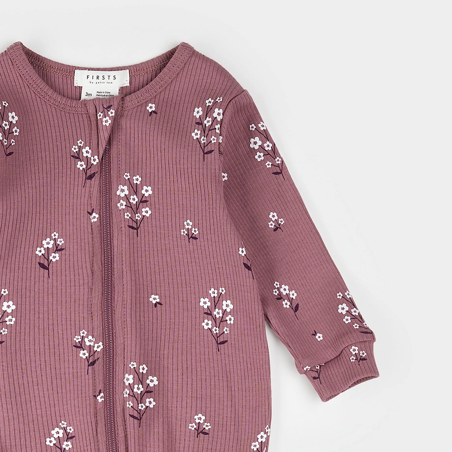 White Flowers Print on Mauve Sleeper