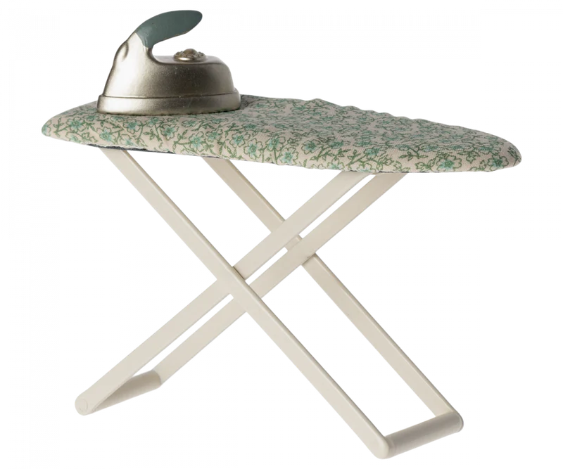 Iron with Ironing Board for Mouse
