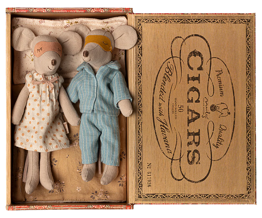 Mum & Dad in Cigar Box