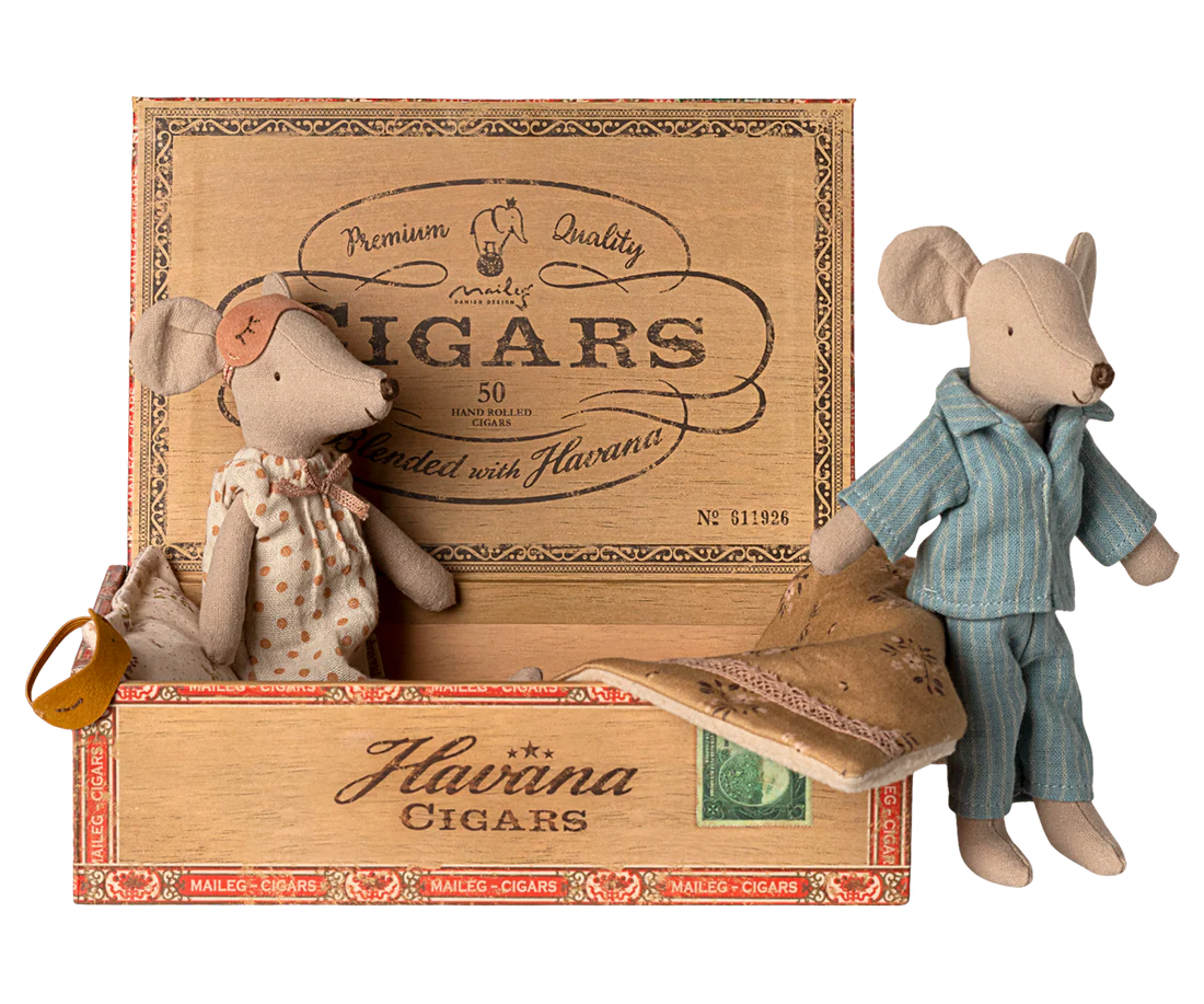 Mum & Dad in Cigar Box