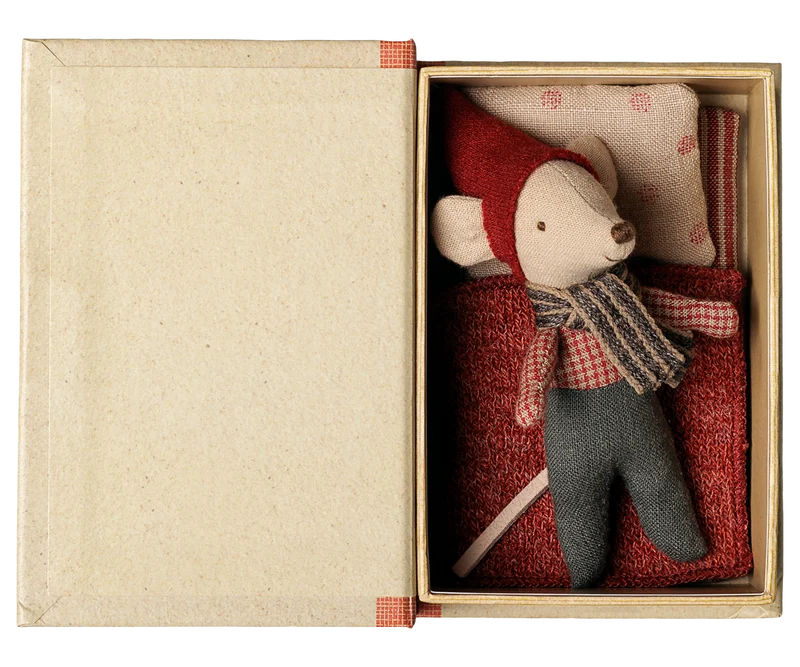 Christmas mouse, Baby in book
