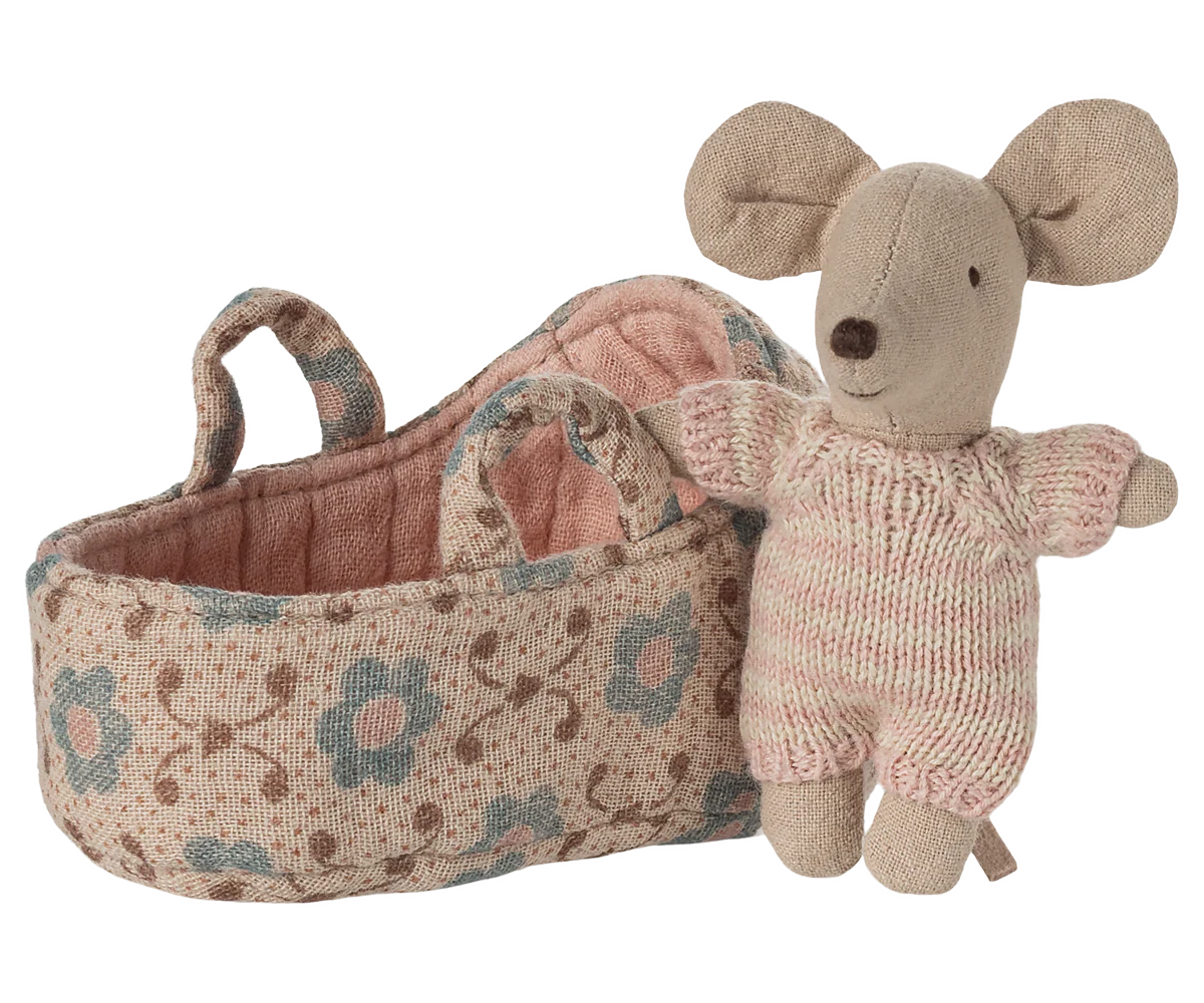 Baby Mouse in carry cot-Rose