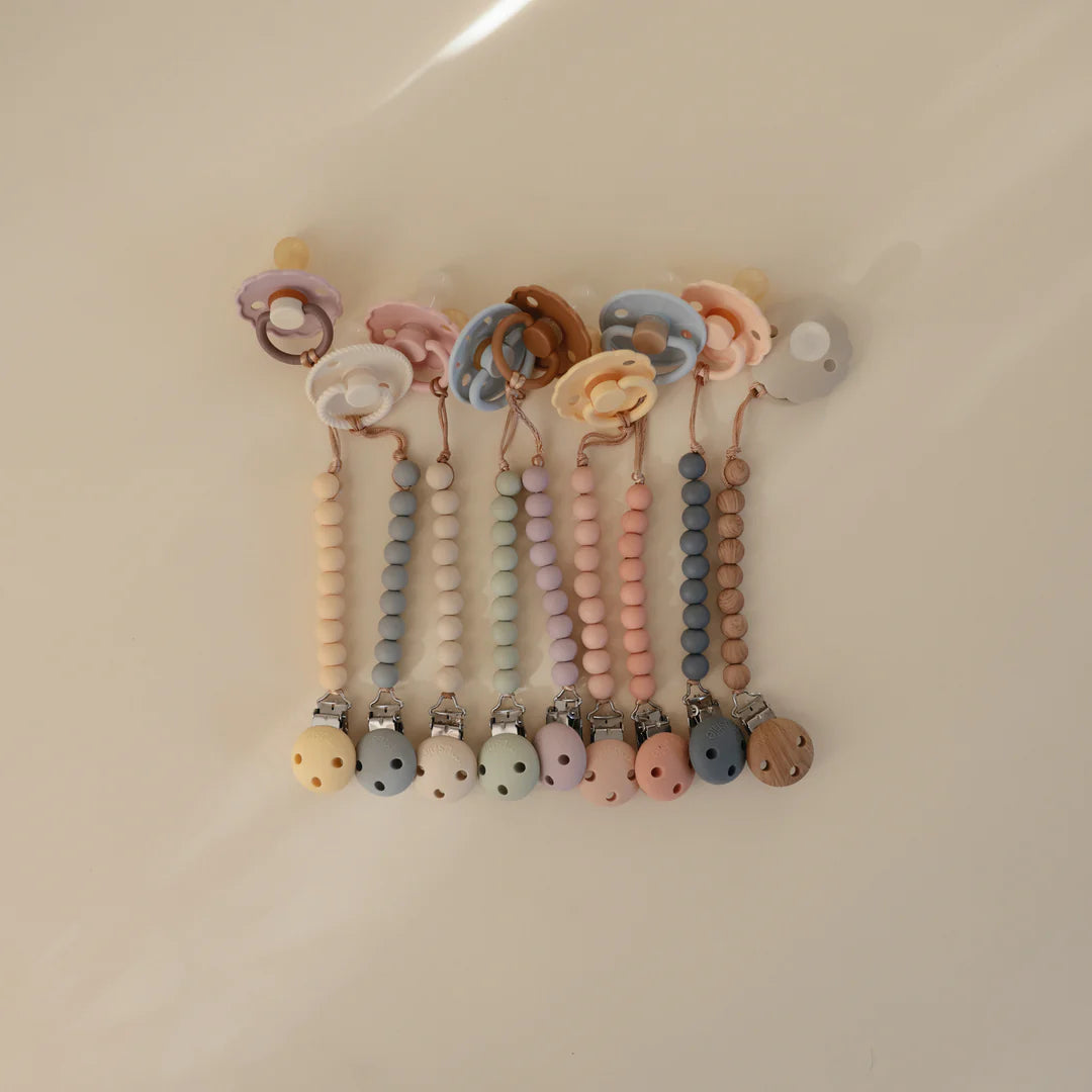Silicone pacifier Clip- Luna-Dried Thyme-shifting sand-Mushie
